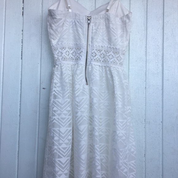 A white dress - Picture 2 of 3